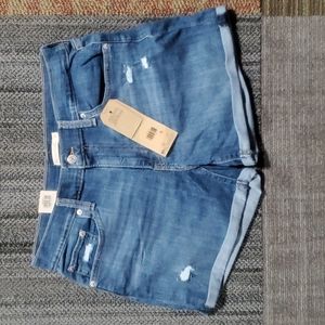 Levis mid length shorts size 31W
